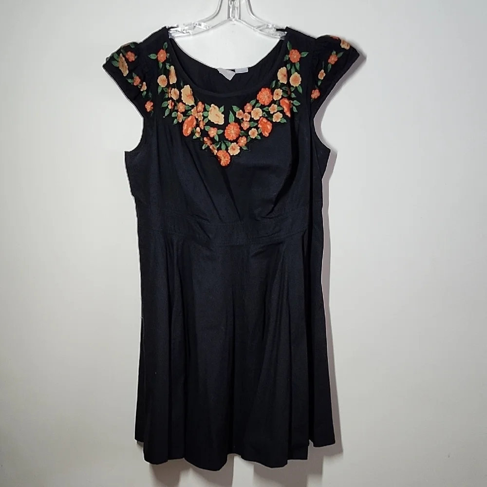 Eshakti Floral Embroidered Black Dress Scoop Neck Cap Sleeve Wedding  Guest